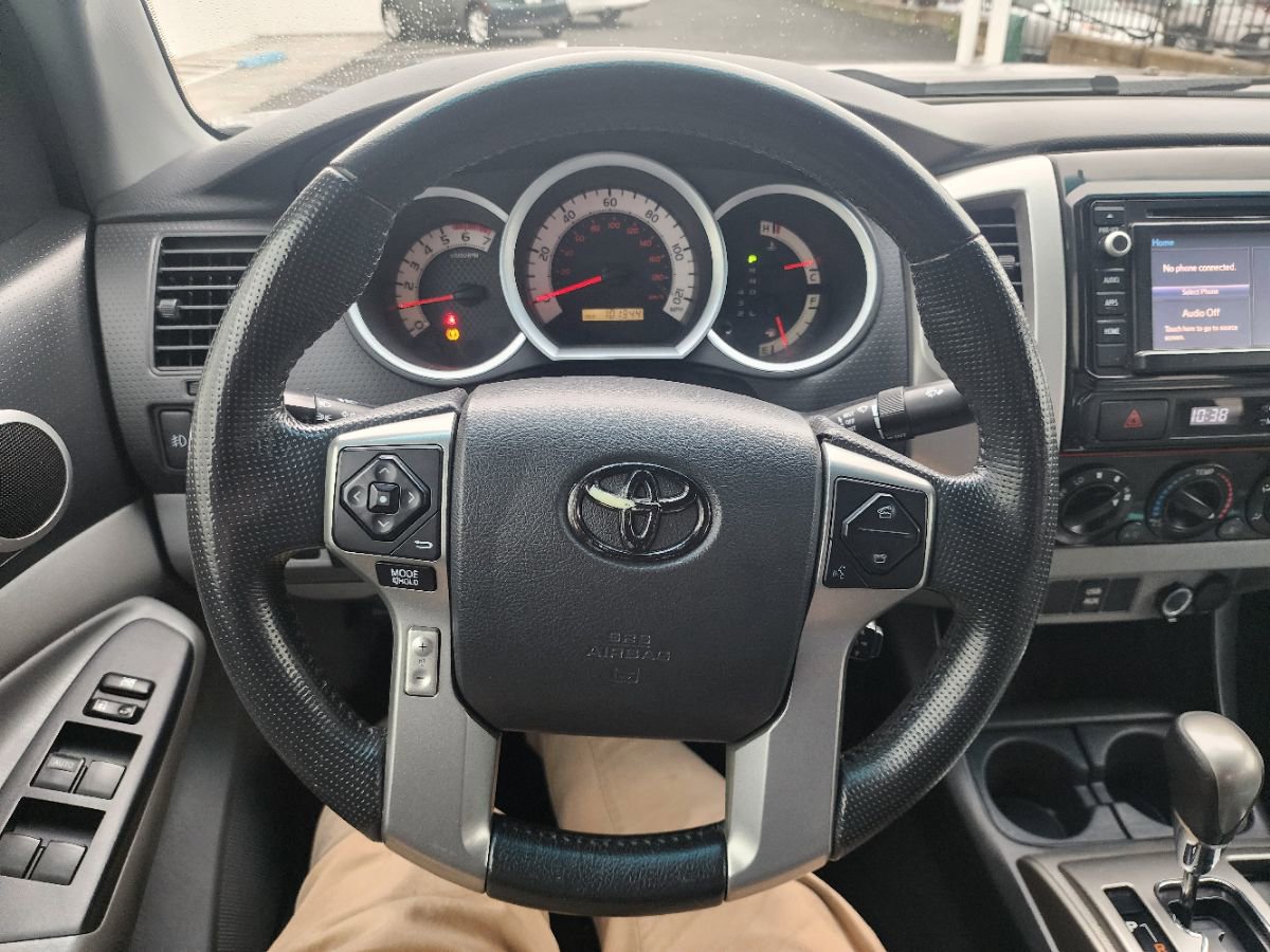 Used 2014 Toyota Tacoma PreRunner w/ SR5 Package image 15