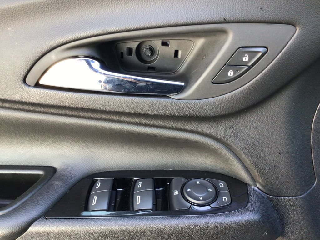 Used 2023 Chevrolet Equinox Premier w/ Redline Edition FWD image 22