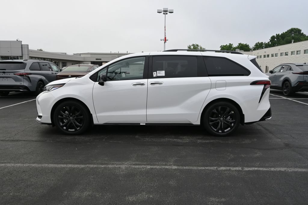 New 2026 Toyota Sienna XSE FWD image 4