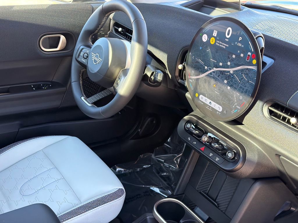 Used 2025 MINI Cooper 2-Door Hardtop image 9