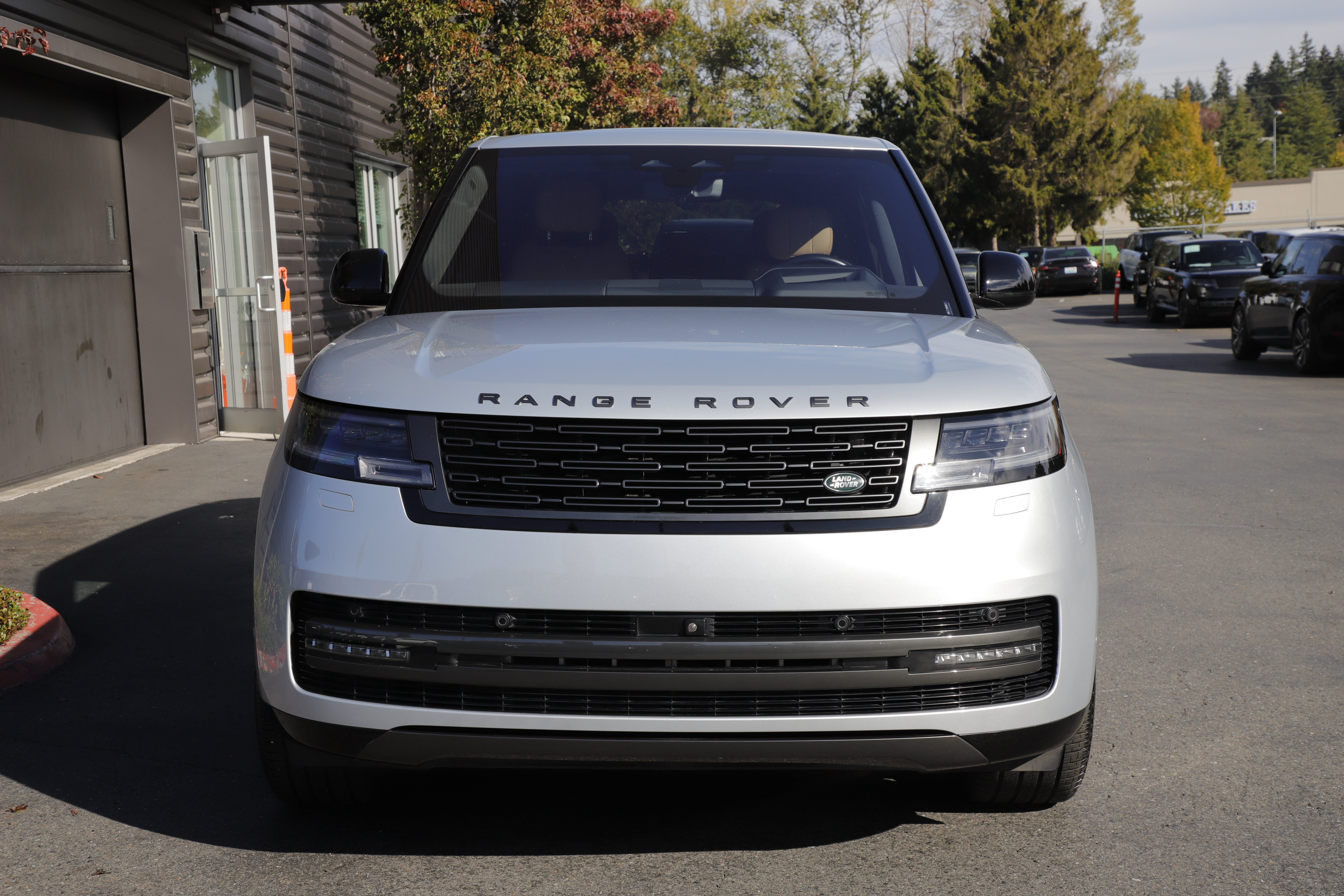 Certified 2023 Land Rover Range Rover Long Wheelbase SE AWD/4WD image 4