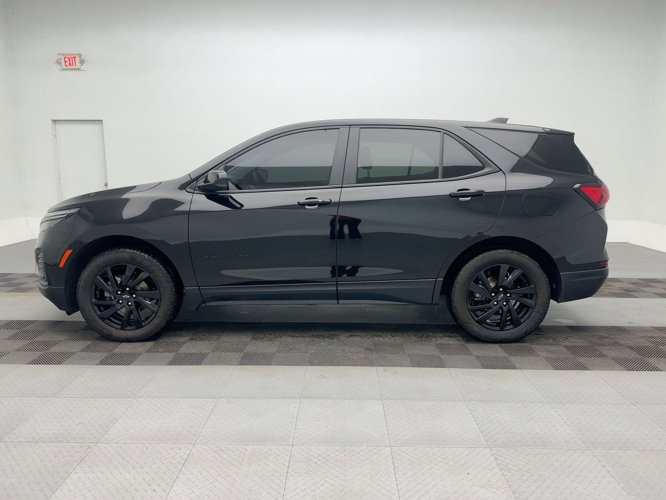 Used 2024 Chevrolet Equinox LS w/ LS Convenience Package image 2