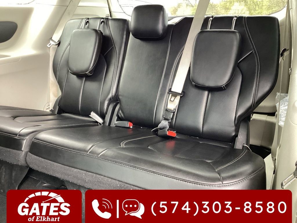 Used 2023 Chrysler Pacifica Touring-L FWD image 16