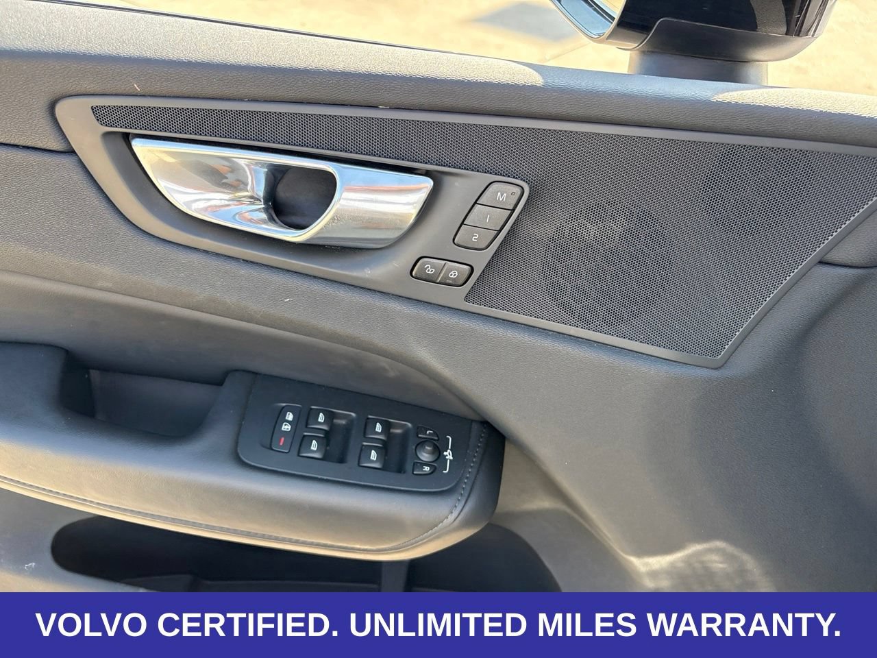 Certified 2025 Volvo XC60 B5 Plus AWD/4WD image 15