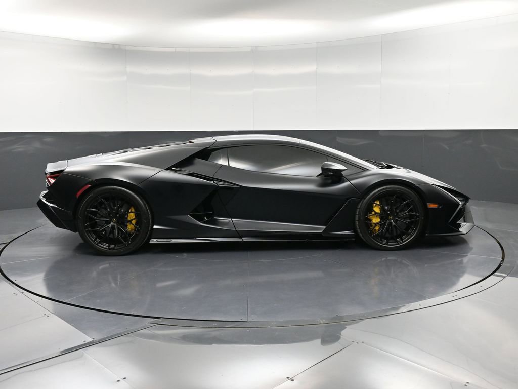 Used 2024 Lamborghini Revuelto image 9