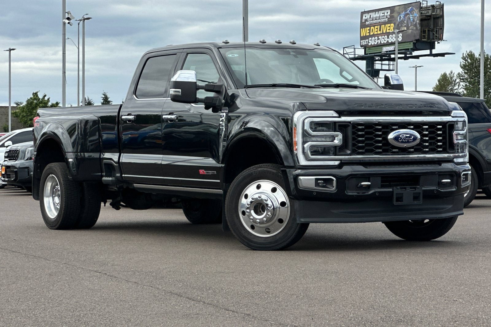 Used 2023 Ford F450 Platinum w/ FX4 Off-Road Package AWD/4WD image 2