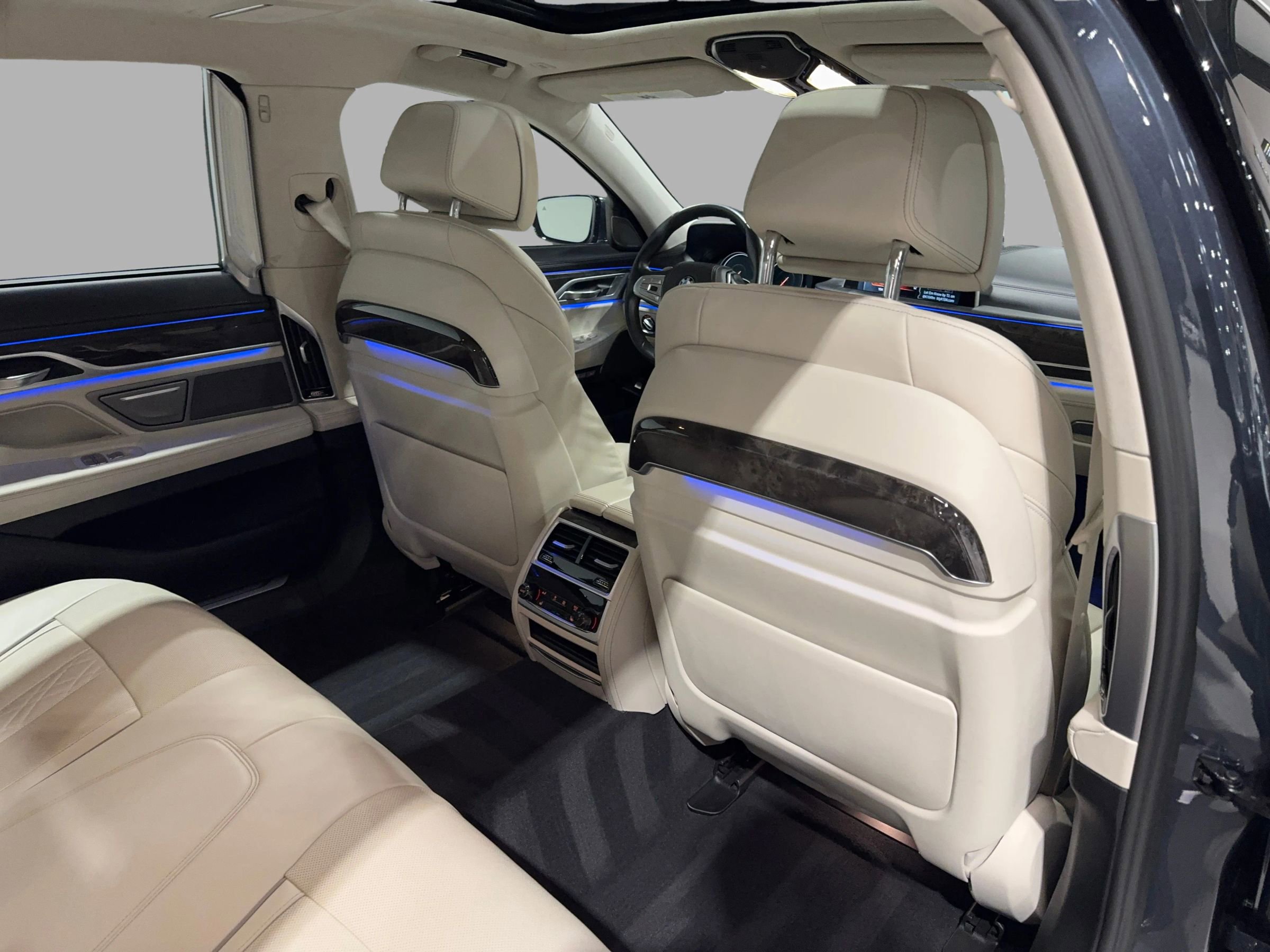 Used 2017 BMW 750i xDrive image 31