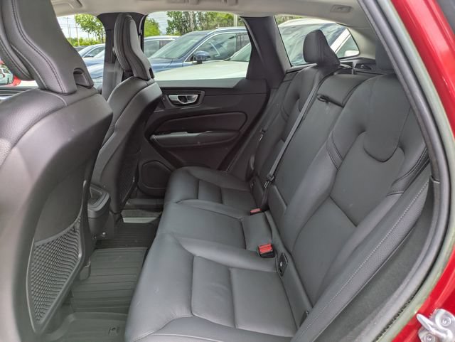Certified 2023 Volvo XC60 B5 Plus AWD/4WD image 17