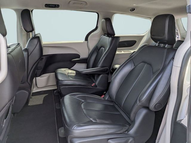 Used 2023 Chrysler Pacifica Touring-L FWD image 13