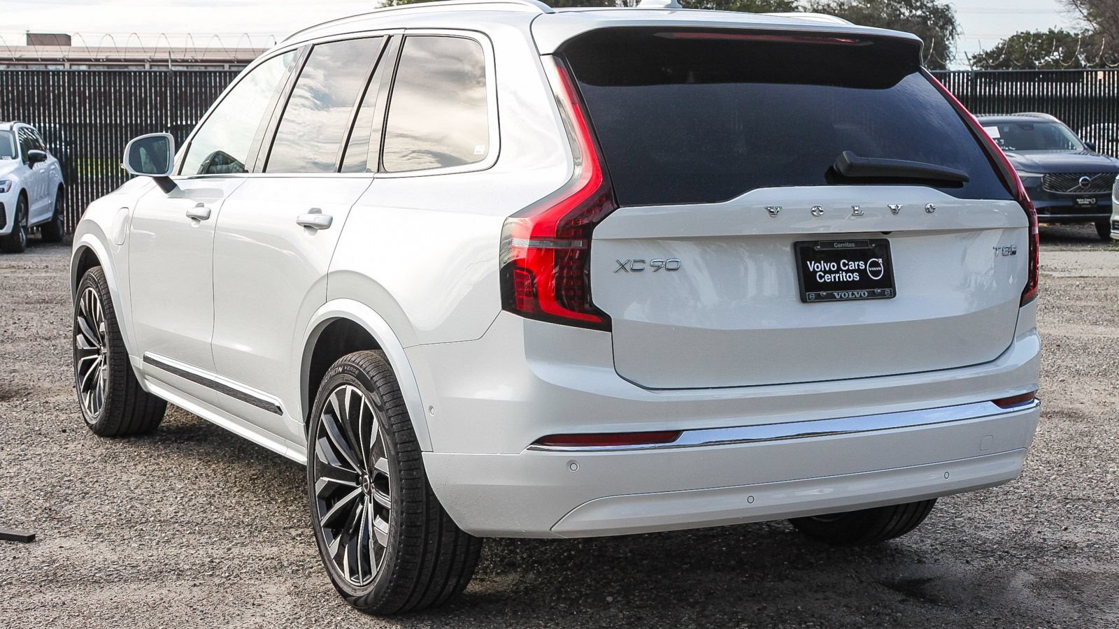 New 2026 Volvo XC90 T8 Plus w/ Protection Package AWD/4WD image 8