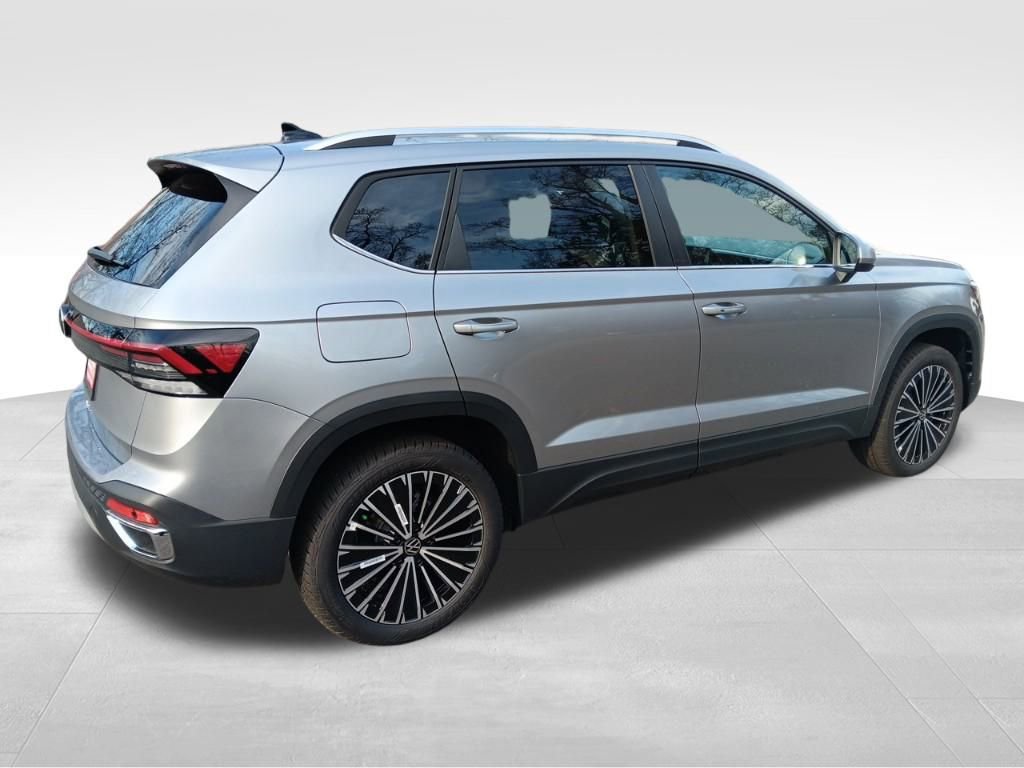 Used 2025 Volkswagen Taos SE image 6