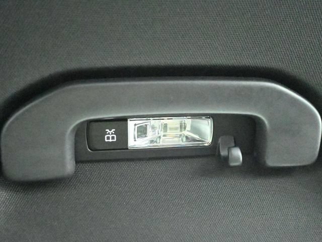 Used 2023 Mercedes-Benz GLA 250 4MATIC w/ Premium Package image 17
