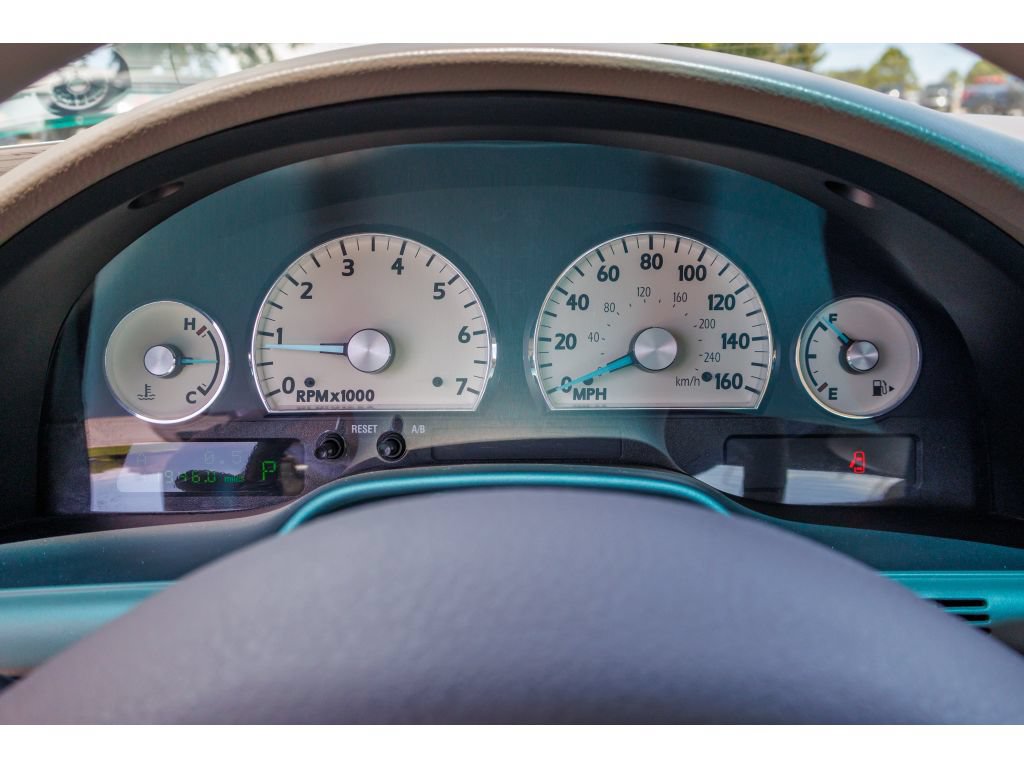 Used 2005 Ford Thunderbird 50th Anniversary RWD image 20