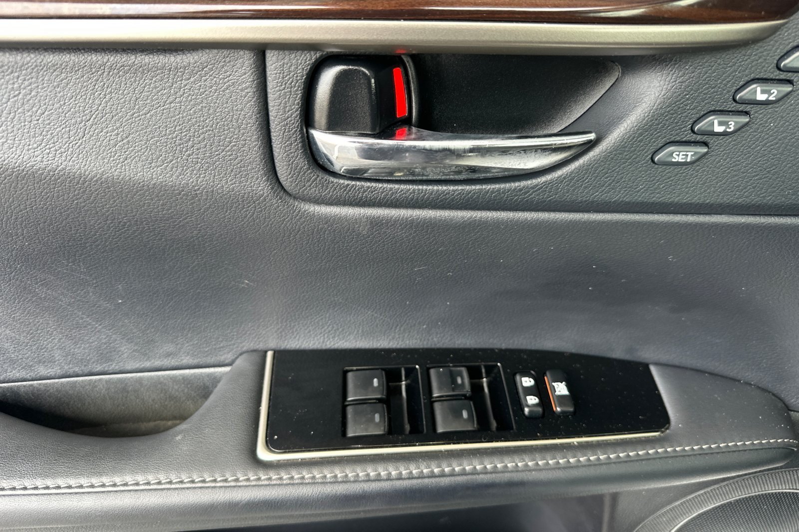 Used 2017 Lexus ES 300h w/ Navigation System Package FWD image 10