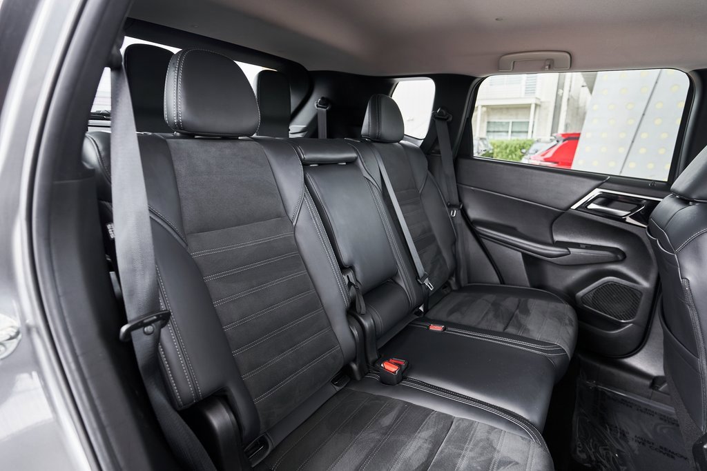 Used 2024 Mitsubishi Outlander SE image 28