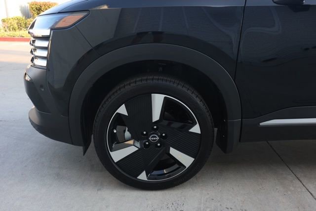New 2025 Nissan Kicks SR image 11