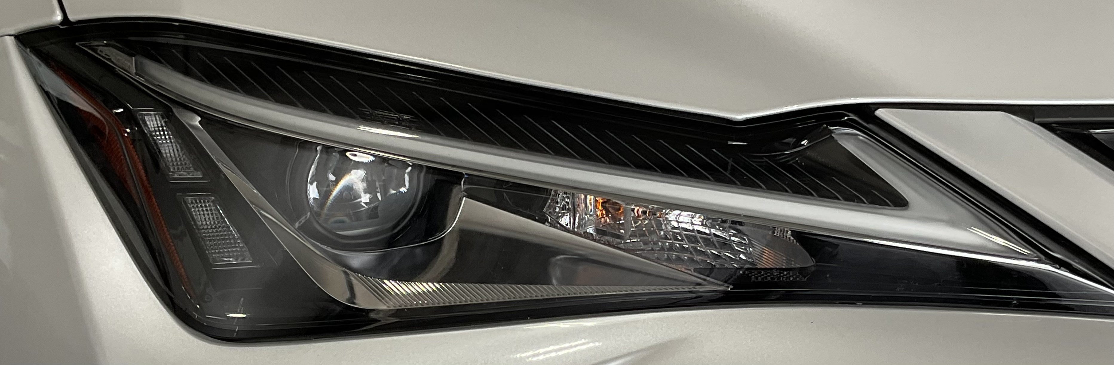 Used 2020 Lexus UX 250h w/ Luxury Package AWD/4WD image 9