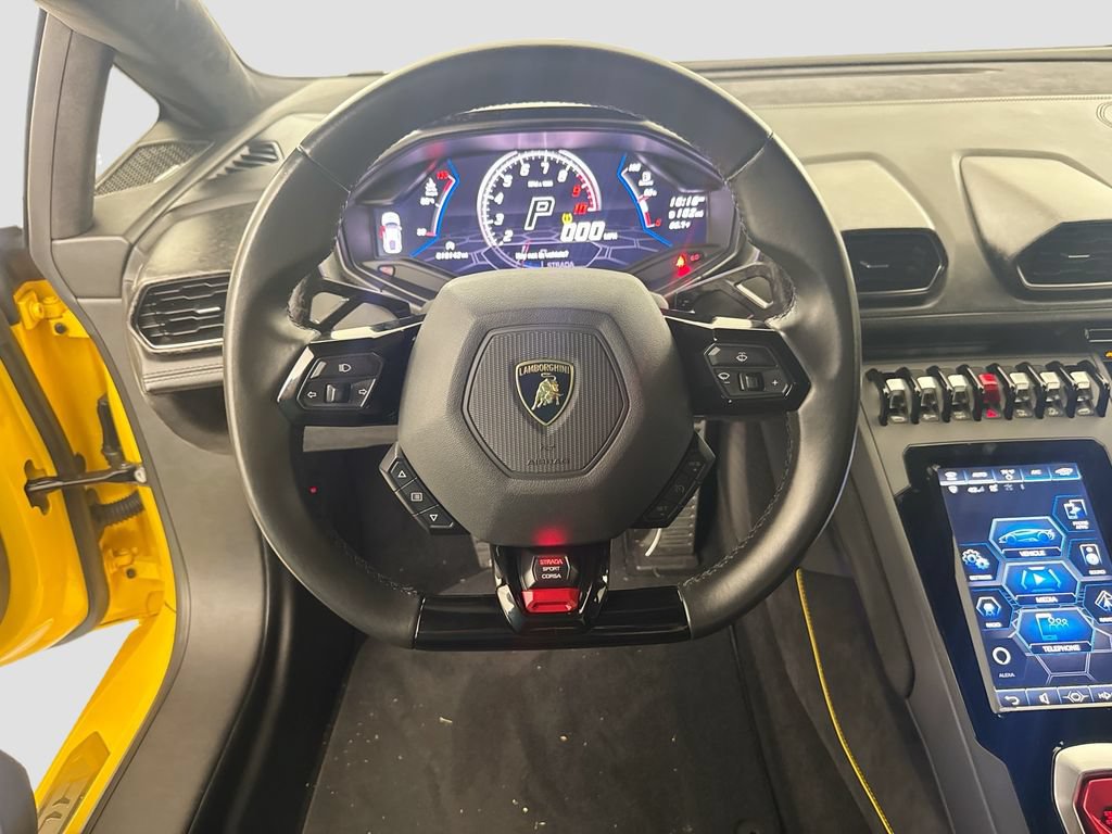 Used 2020 Lamborghini Huracan EVO RWD image 23