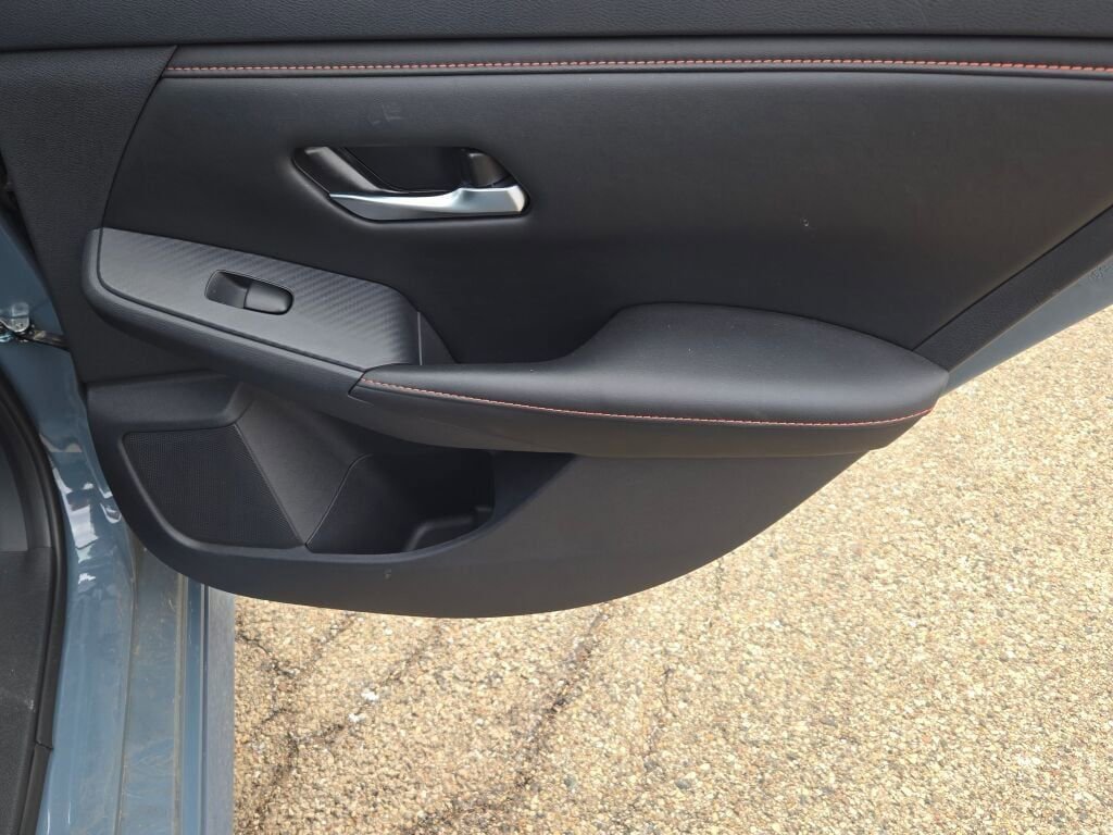 Used 2025 Nissan Sentra SR w/ SR Premium Package image 9