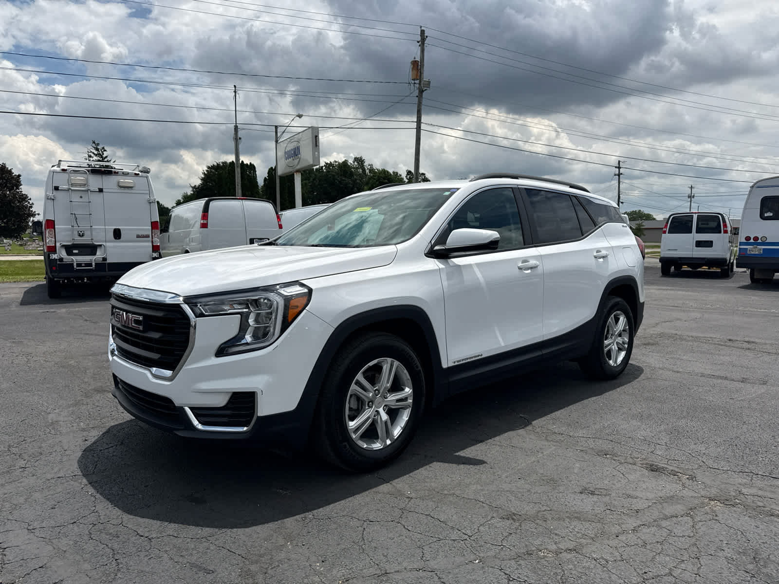 Certified 2024 GMC Terrain SLE w/ Driver Convenience Package FWD image 1