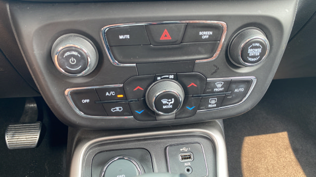 Used 2019 Jeep Compass Latitude AWD/4WD image 17