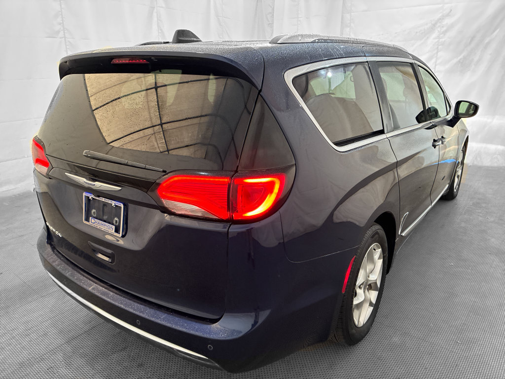 Used 2019 Chrysler Pacifica Touring-L Plus w/ Tire & Wheel Group FWD image 6