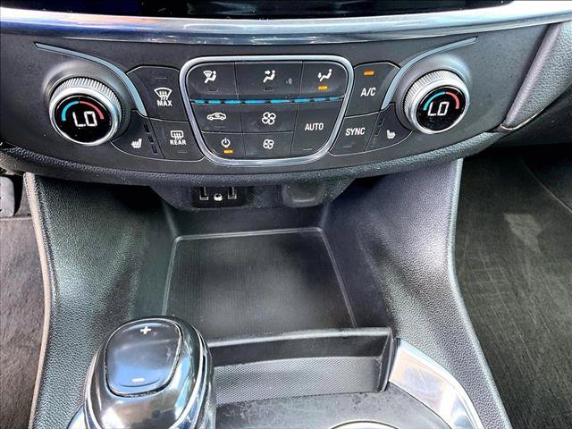 Used 2020 Chevrolet Traverse LT FWD image 24