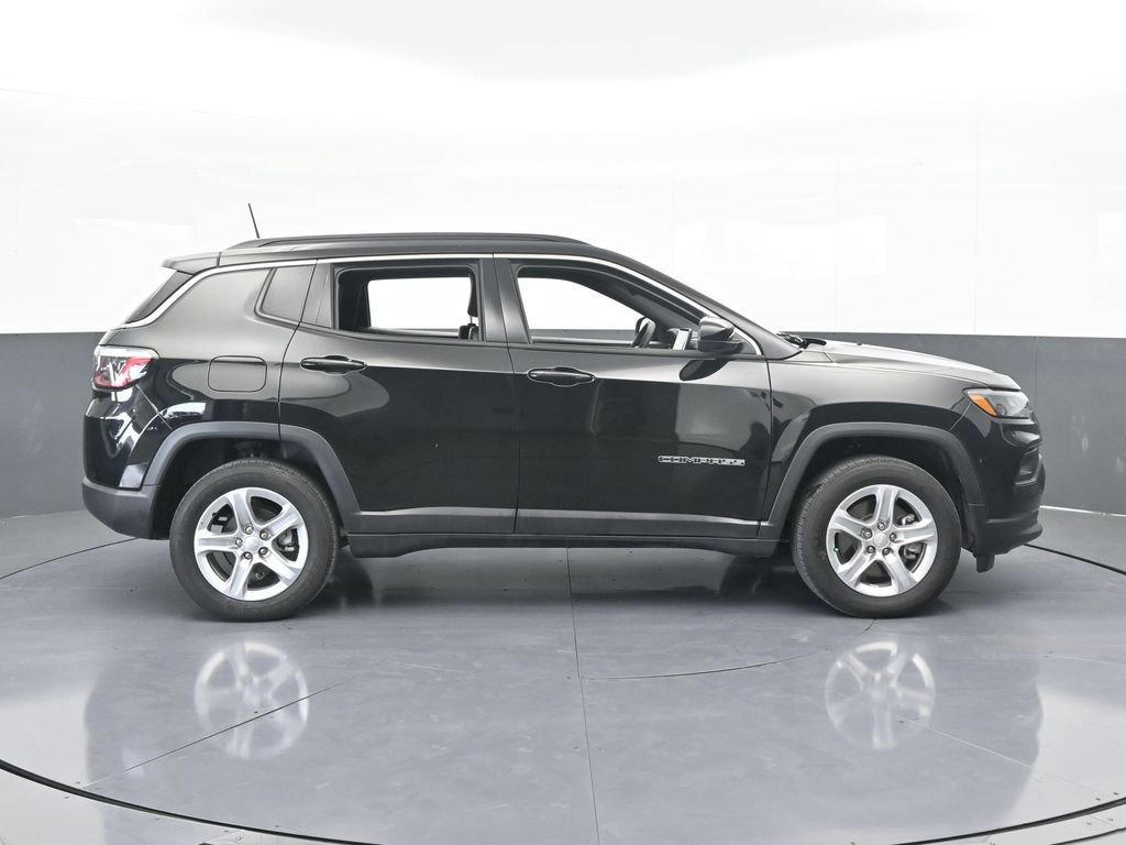 Used 2024 Jeep Compass Latitude image 7