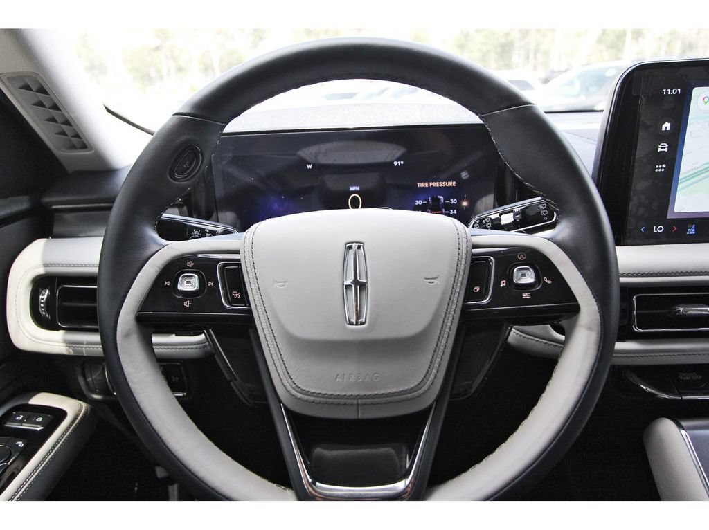 Used 2025 Lincoln Aviator 2WD image 15