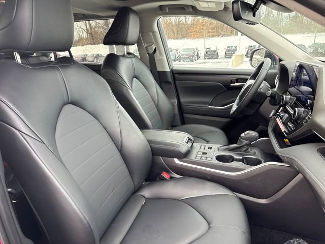 Used 2025 Toyota Highlander XLE image 10