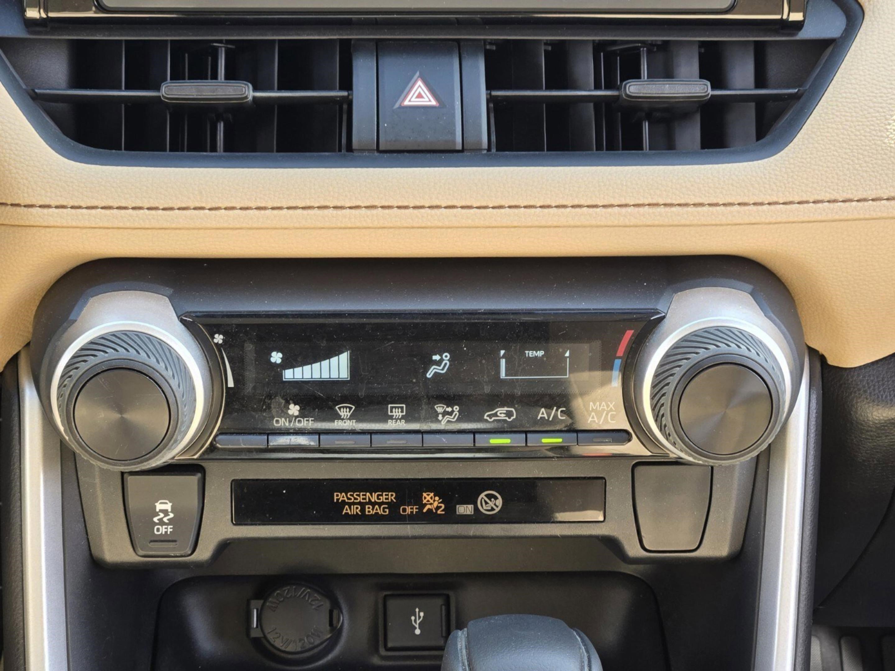 Used 2020 Toyota RAV4 LE image 39