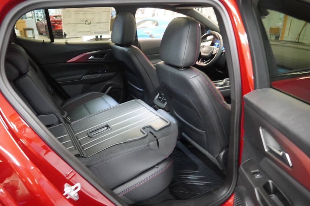 New 2025 Chevrolet Equinox EV RS w/ Active Safety Package 3 FWD image 46