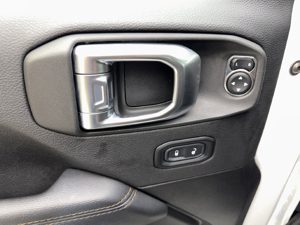 Used 2022 Jeep Wrangler Unlimited Sahara AWD/4WD image 33