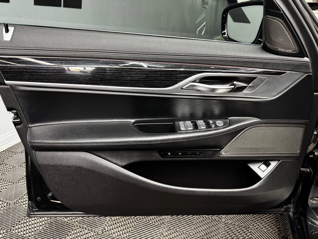 Used 2022 BMW 740i RWD image 38