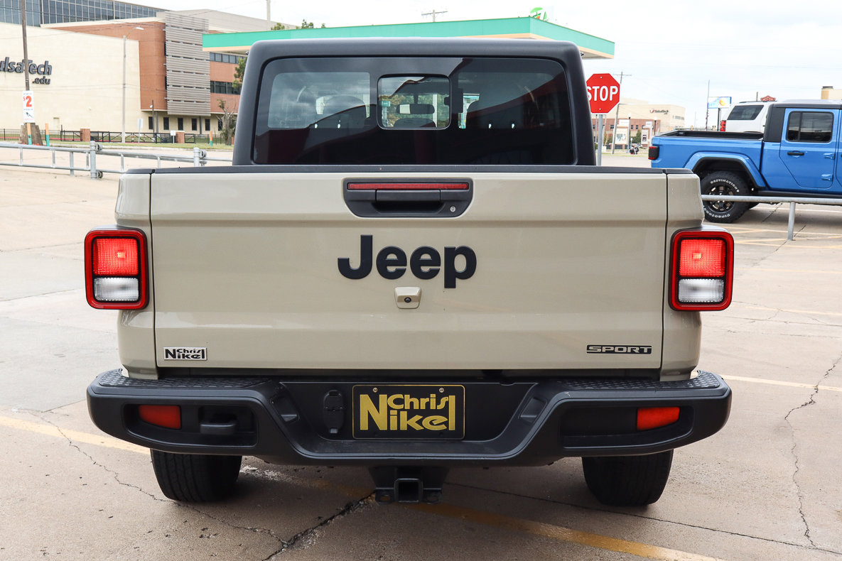 Used 2020 Jeep Gladiator Sport image 13