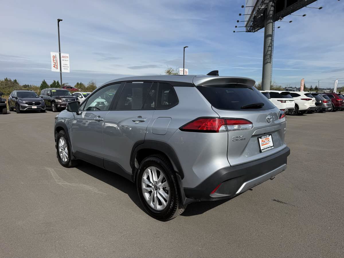 Used 2025 Toyota Corolla Cross LE AWD/4WD image 6