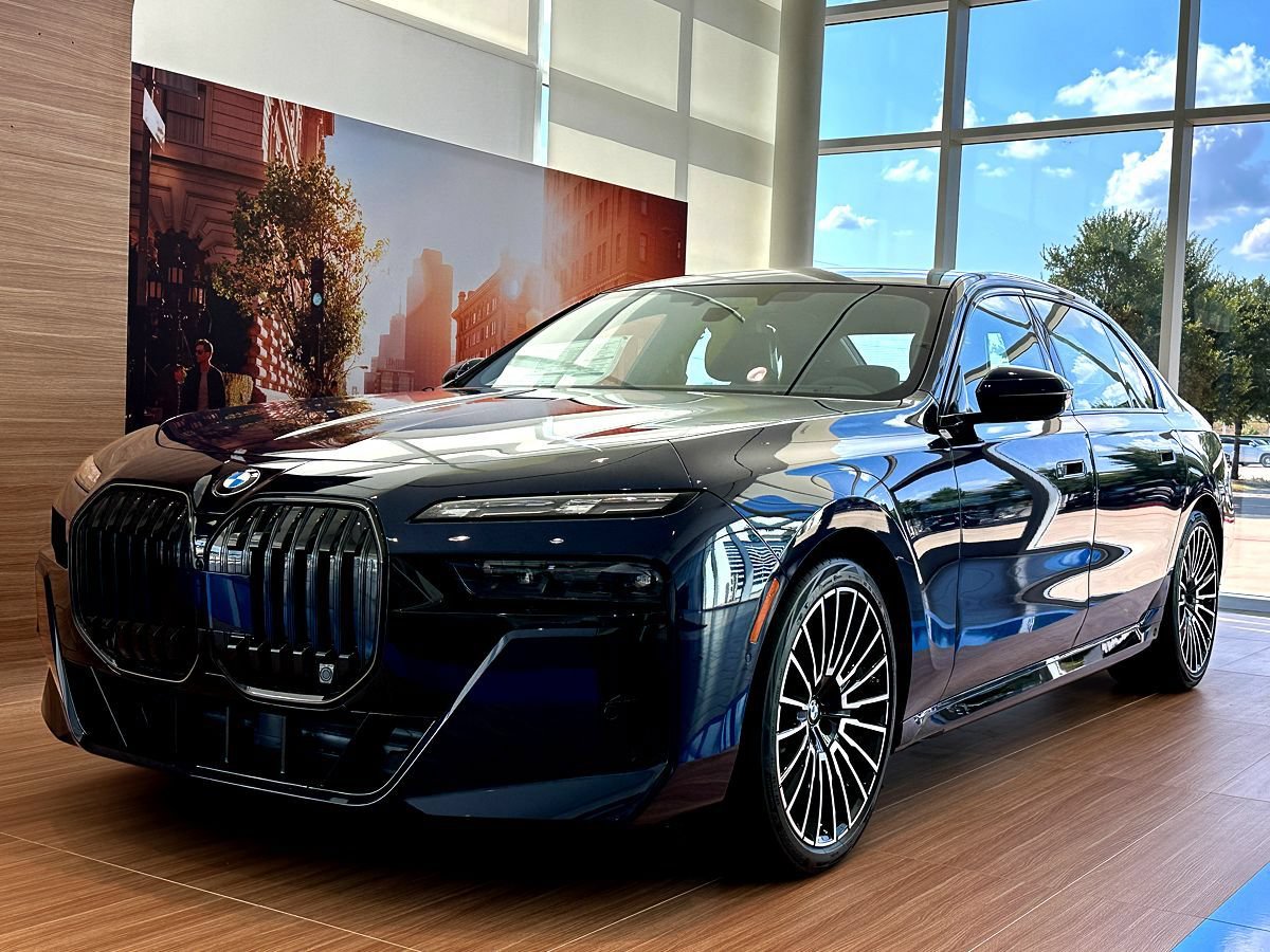 New 2026 BMW 740i xDrive w/ Executive Package