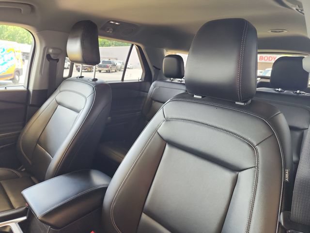Used 2024 Ford Explorer XLT w/ Equipment Group 202A RWD image 11