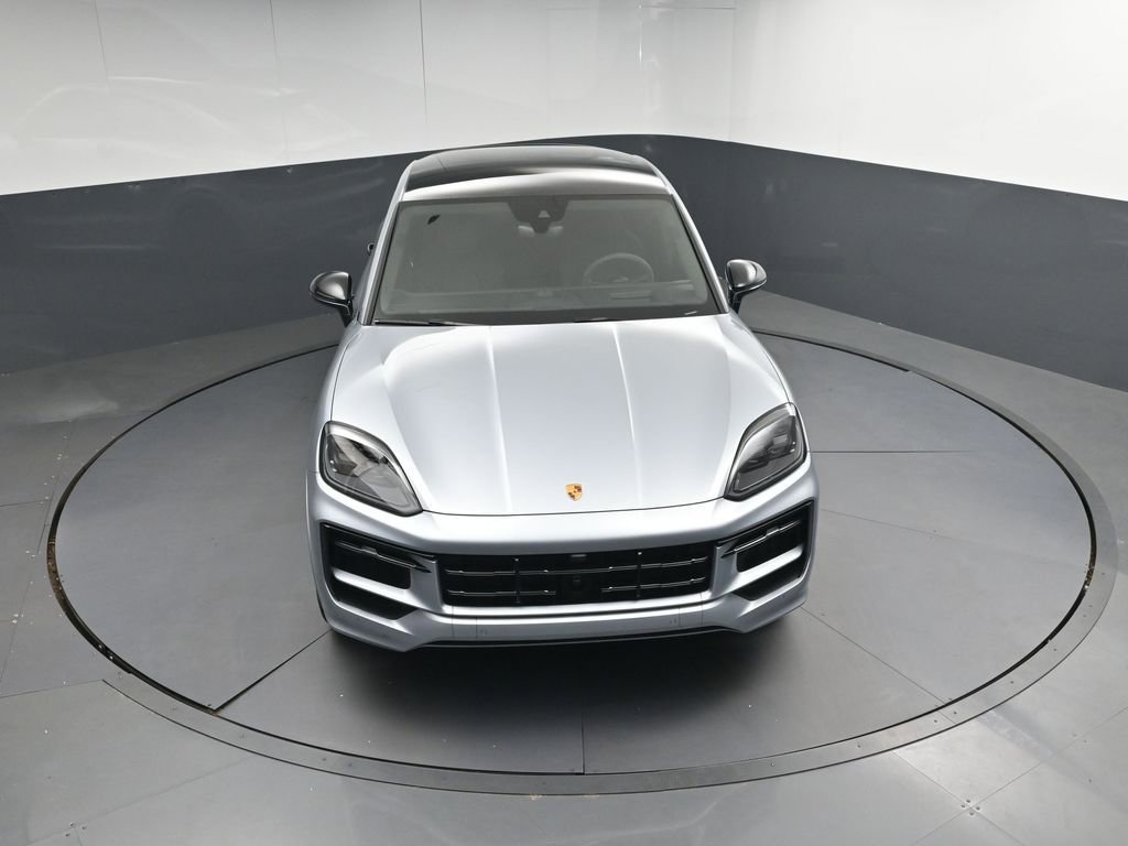 Certified 2025 Porsche Cayenne GTS AWD/4WD image 40
