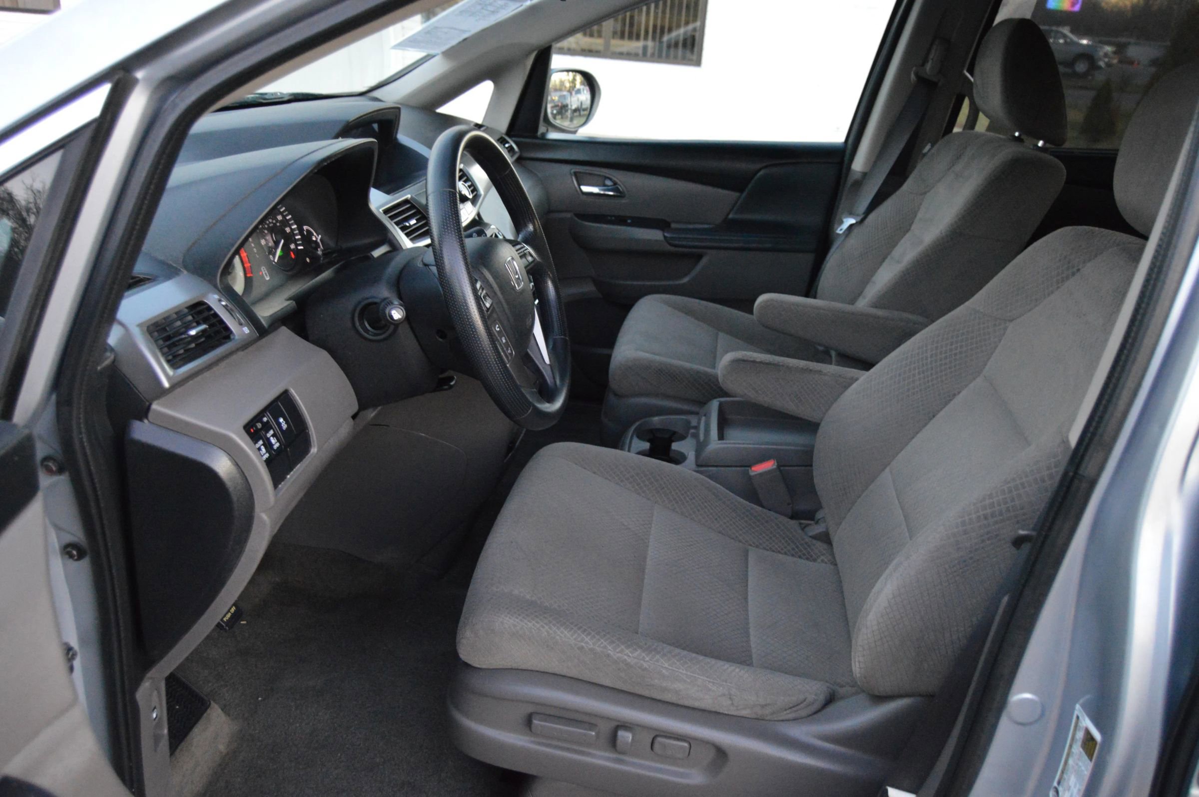 Used 2017 Honda Odyssey SE image 9