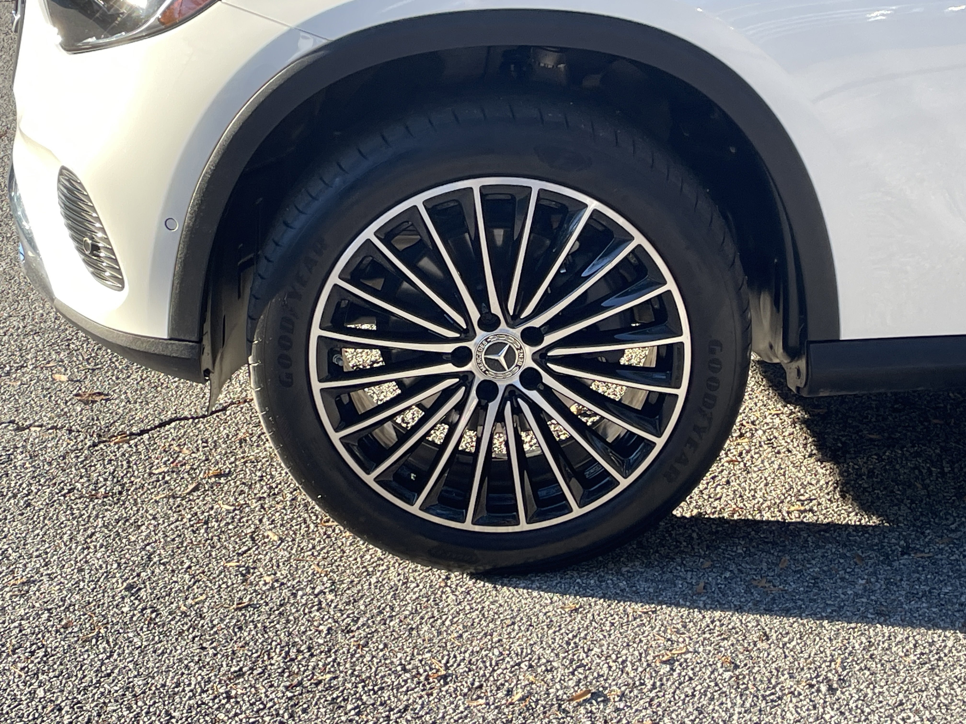 Certified 2025 Mercedes-Benz GLC 300 image 17