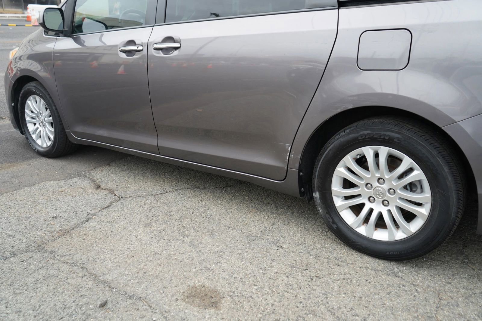 Used 2015 Toyota Sienna FWD image 6