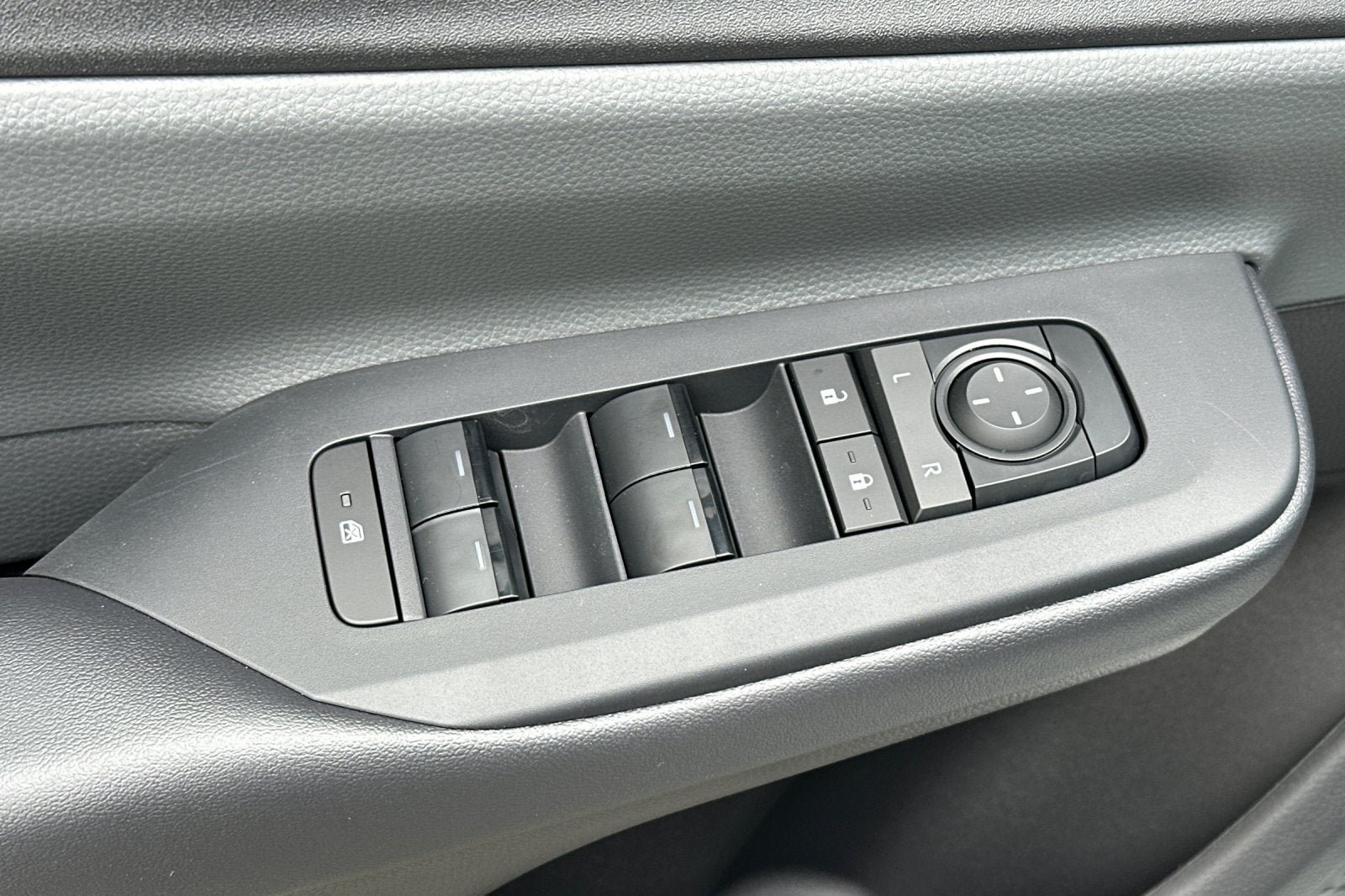New 2026 Toyota Prius LE FWD image 14