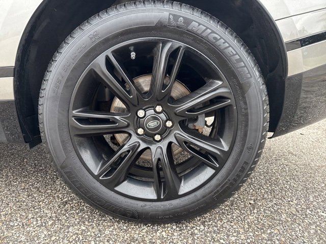 Used 2019 Land Rover Range Rover Velar R-Dynamic SE image 9