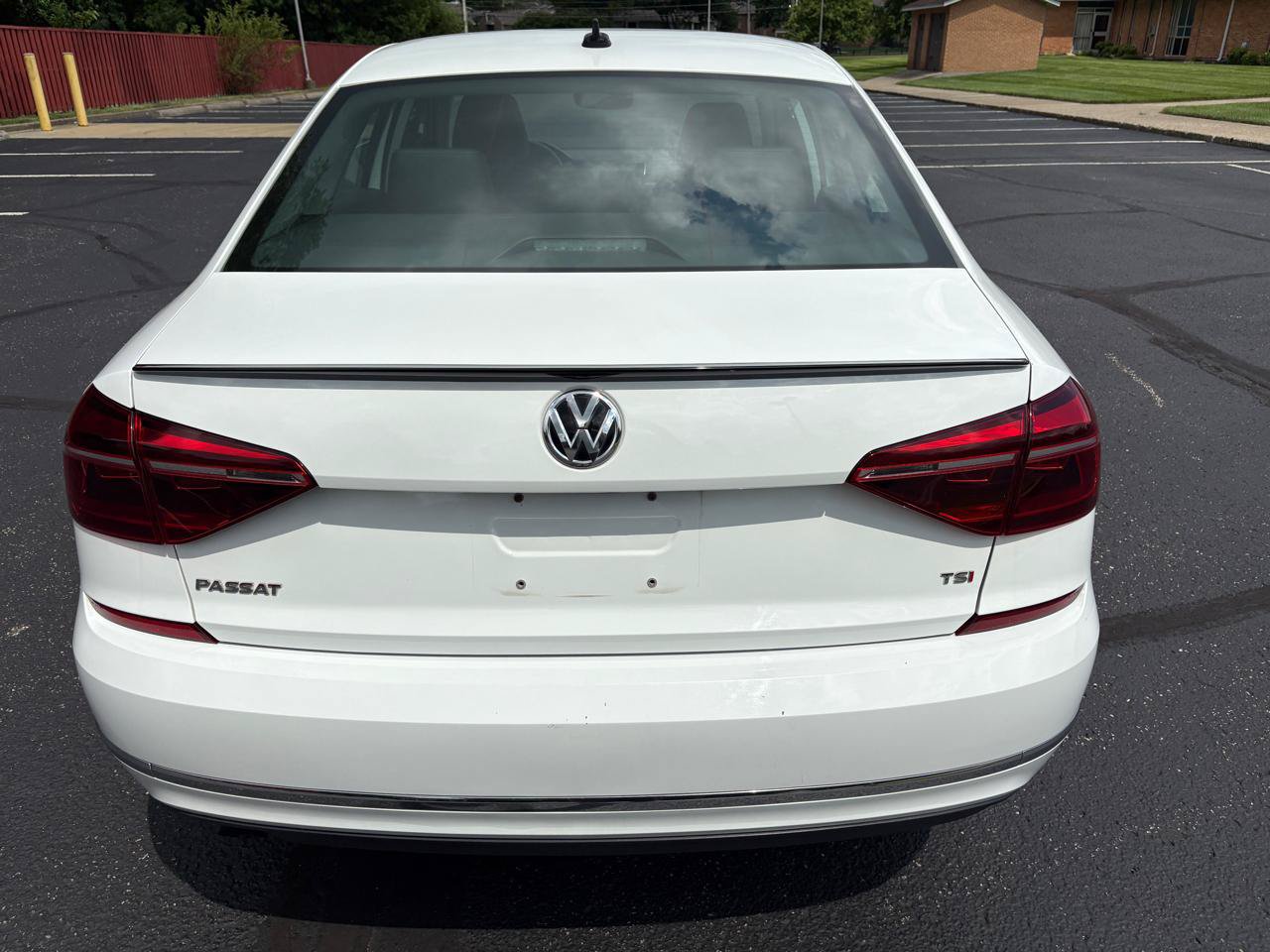 Used 2019 Volkswagen Passat 2.0T Wolfsburg FWD image 9