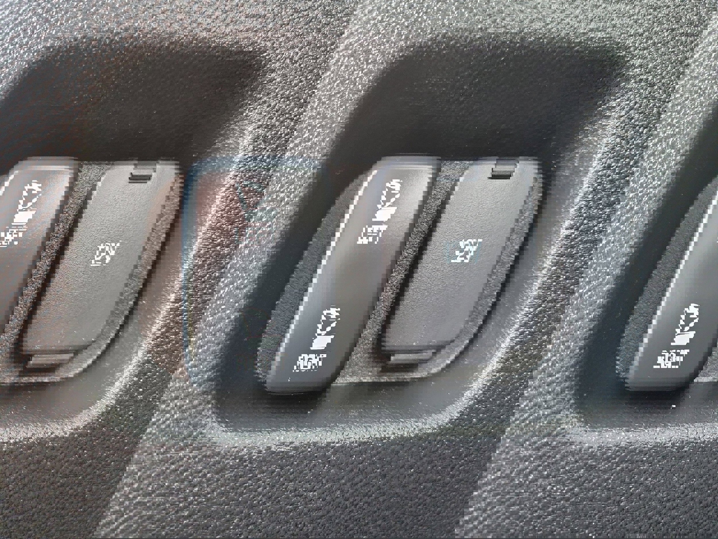 Used 2024 Ford Edge SEL w/ Convenience Package image 9