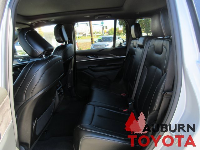 Used 2024 Jeep Grand Cherokee Limited image 25