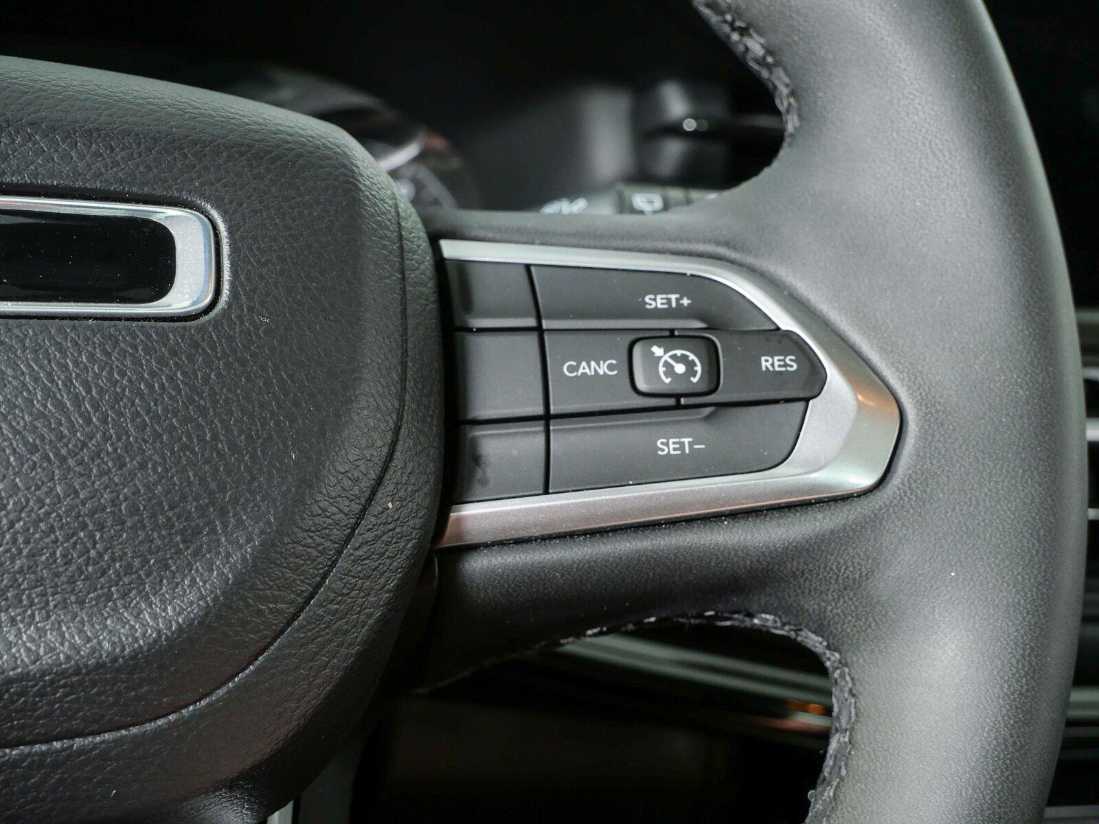 Used 2023 Jeep Compass Latitude w/ Sun and Sound Group AWD/4WD image 12