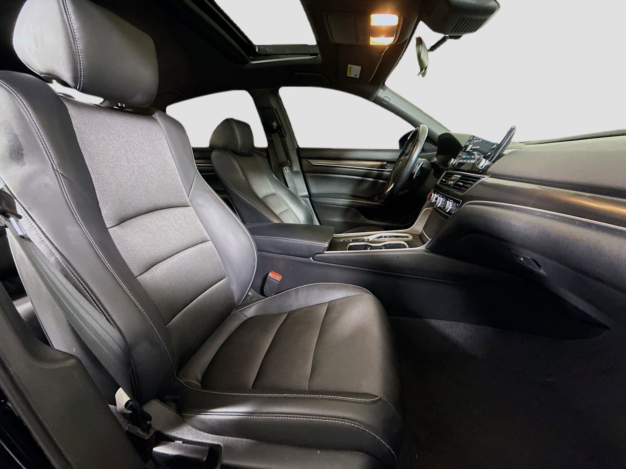Used 2018 Honda Accord Sport image 29