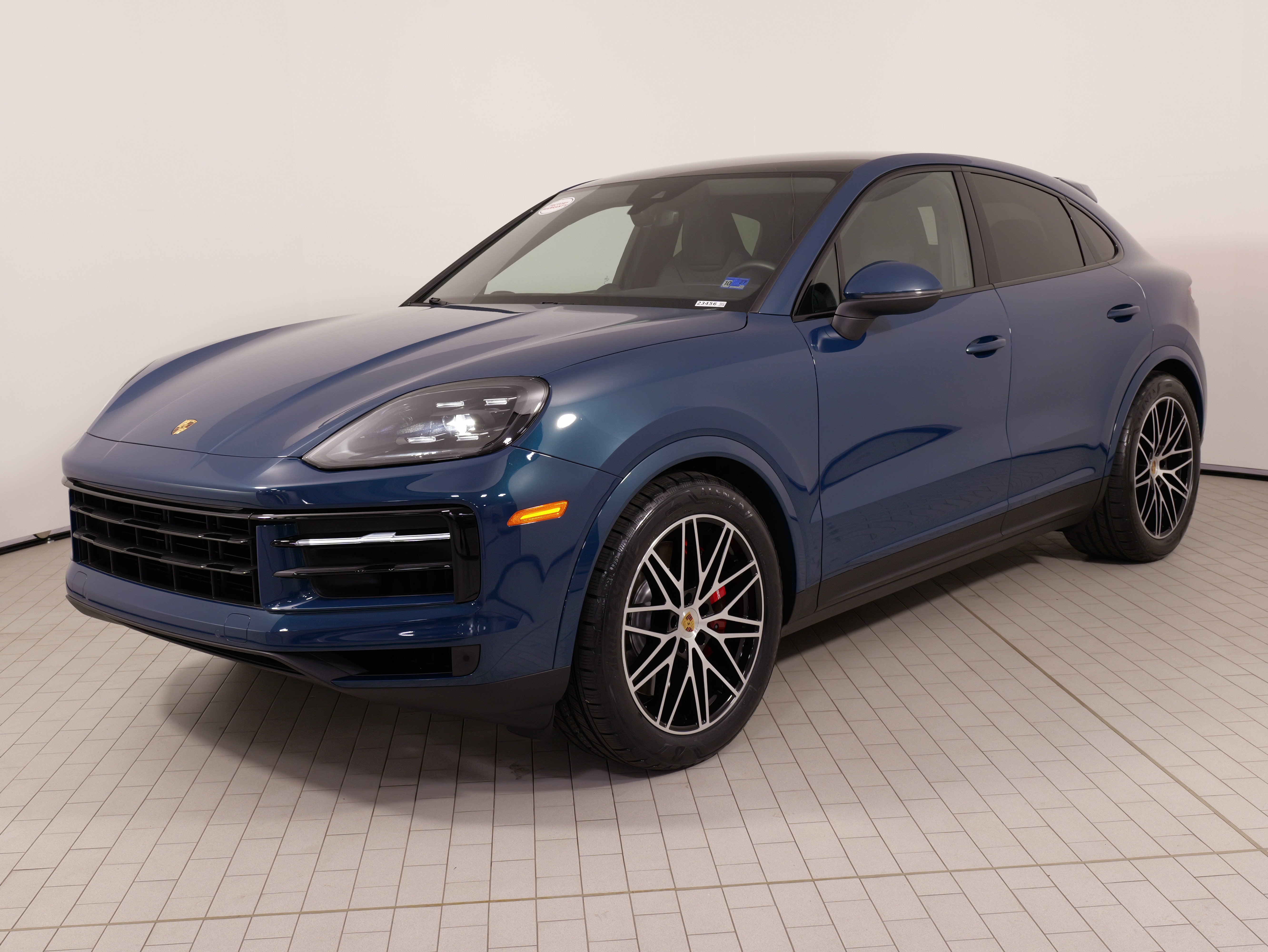 Used 2024 Porsche Cayenne S AWD/4WD image 3